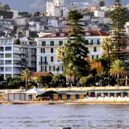 Sea Breeze Apartment *