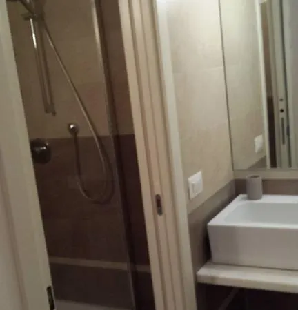 Sea Breeze Apartment *